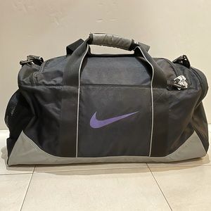 nike travel bolsa with wheels